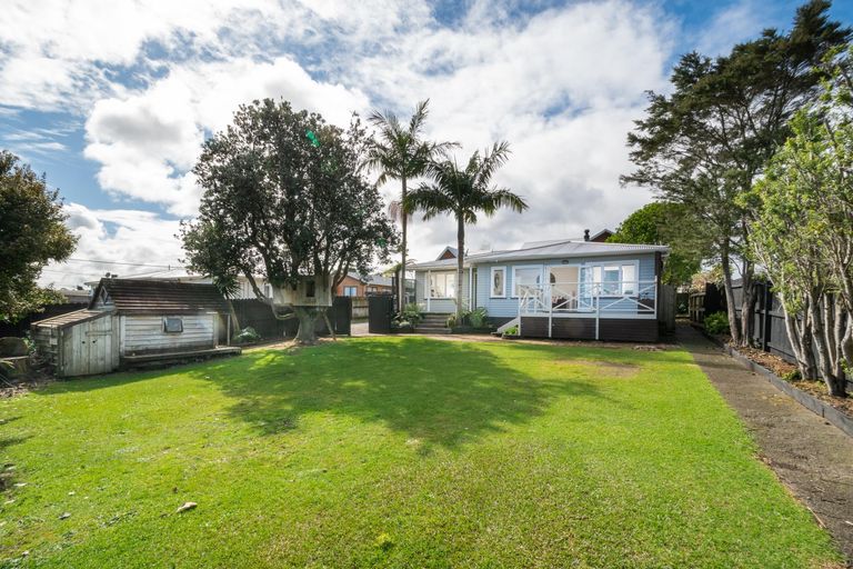 Photo of property in 82 Rosier Road, Glen Eden, Auckland, 0602