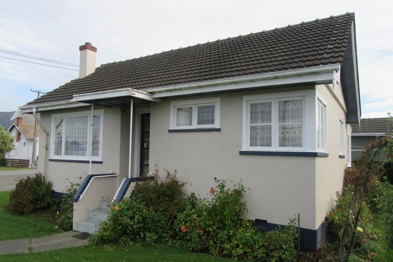 Photo of property in 22 Studholme Street, Waimate, 7924