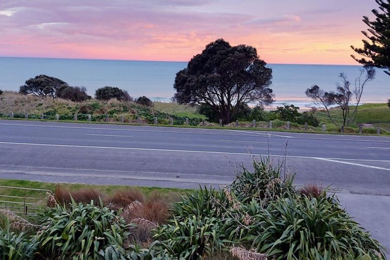 Photo of property in 71 Moana Road, Okitu, Gisborne, 4010