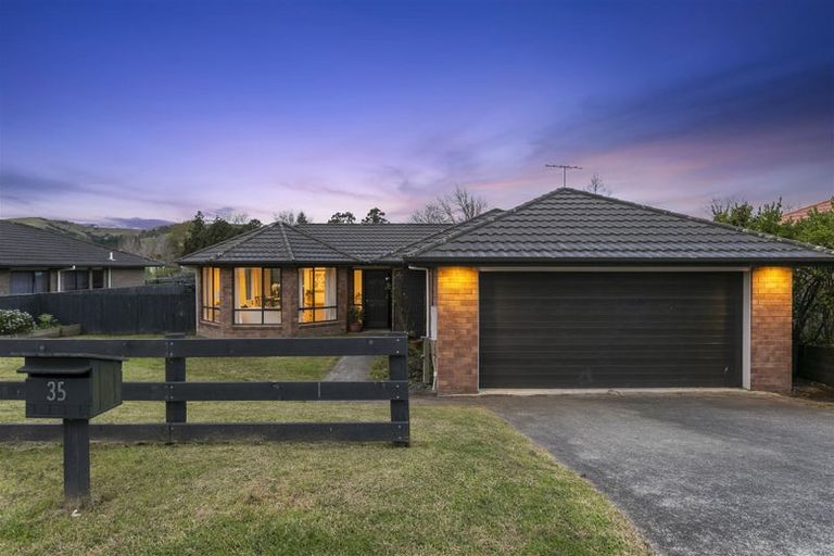 Photo of property in 35 Cabeleigh Drive, Helensville, 0800