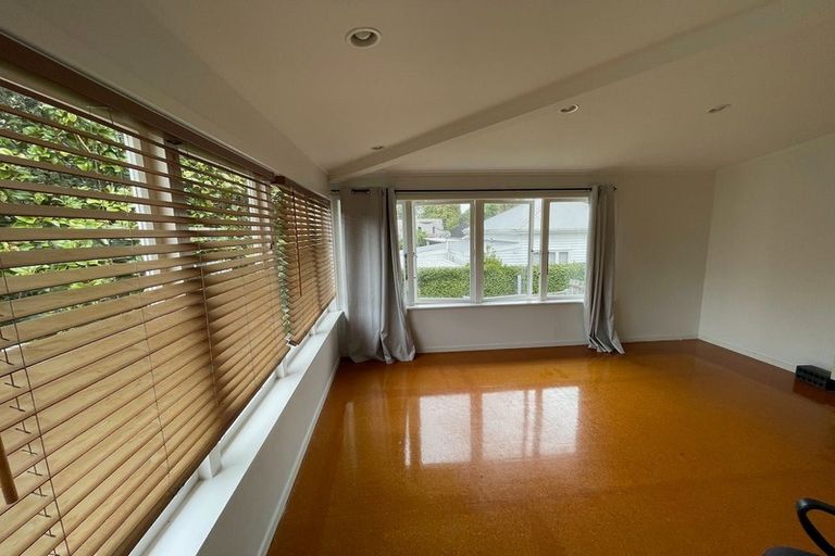 Photo of property in 155 Glenfield Road, Hillcrest, Auckland, 0626