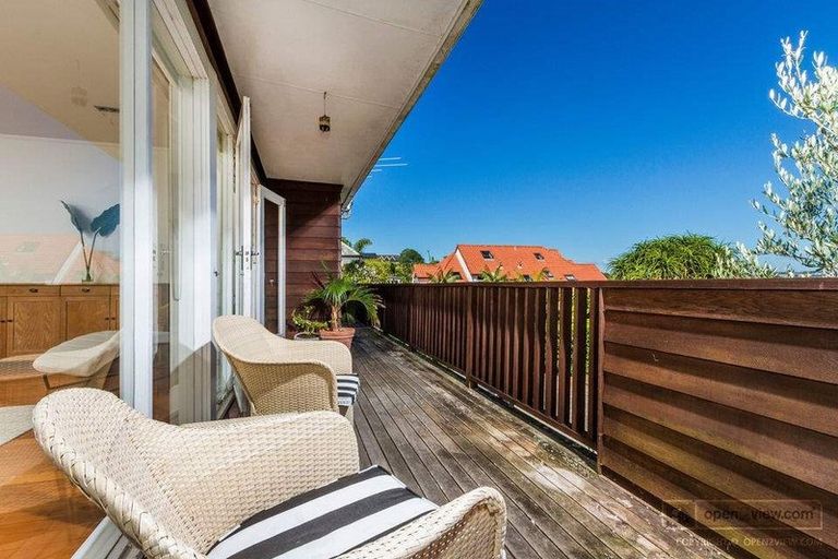 Photo of property in 308 Hurstmere Road, Takapuna, Auckland, 0622