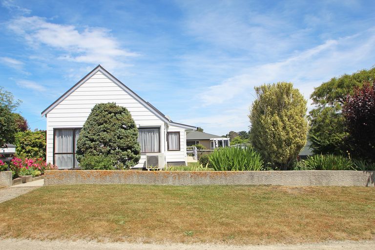 Photo of property in 1 Grove Avenue, Weston, Oamaru, 9401