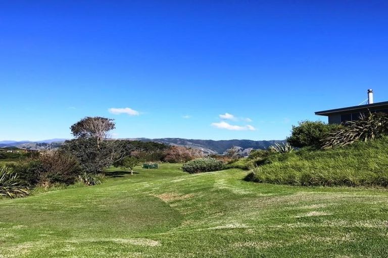 Photo of property in 29 Sandown Road, Te Horo Beach, Otaki, 5581