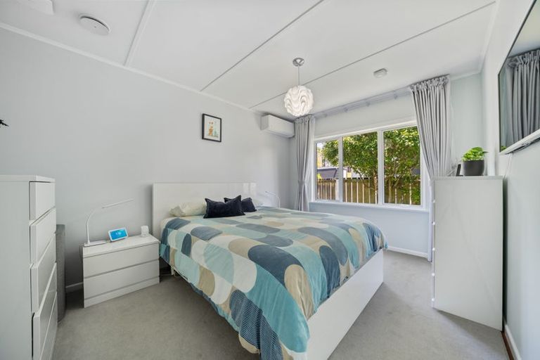 Photo of property in 30 Beazley Avenue, Paparangi, Wellington, 6037