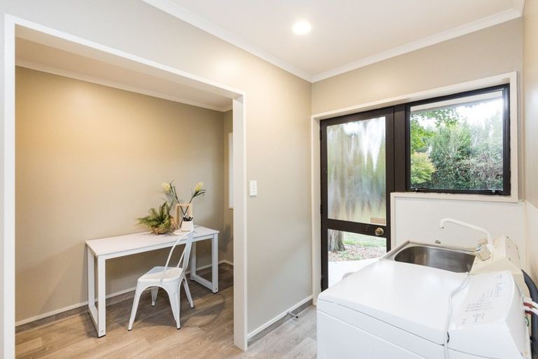 Photo of property in 8 Harrow Place, Hokowhitu, Palmerston North, 4410