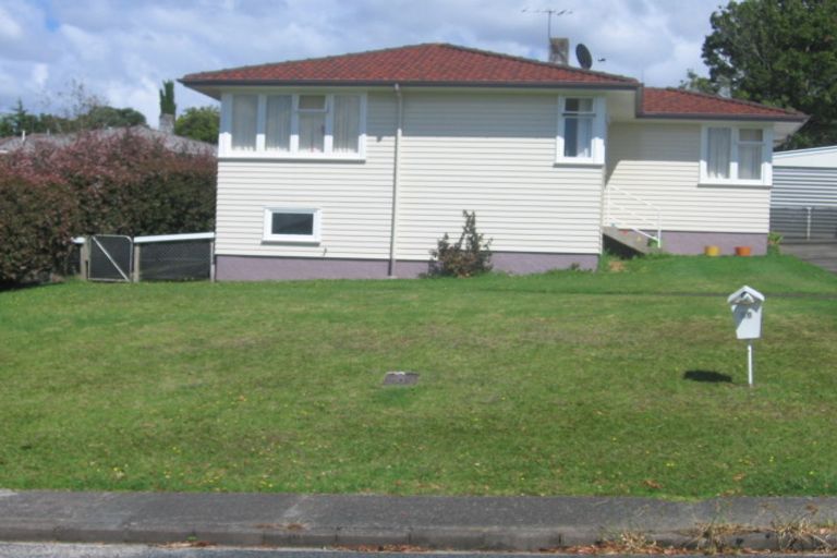 Photo of property in 68 Greenslade Crescent, Northcote, Auckland, 0627