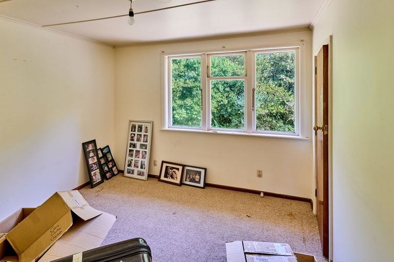 Photo of property in 34a Lyndhurst Road, Tawa, Wellington, 5028