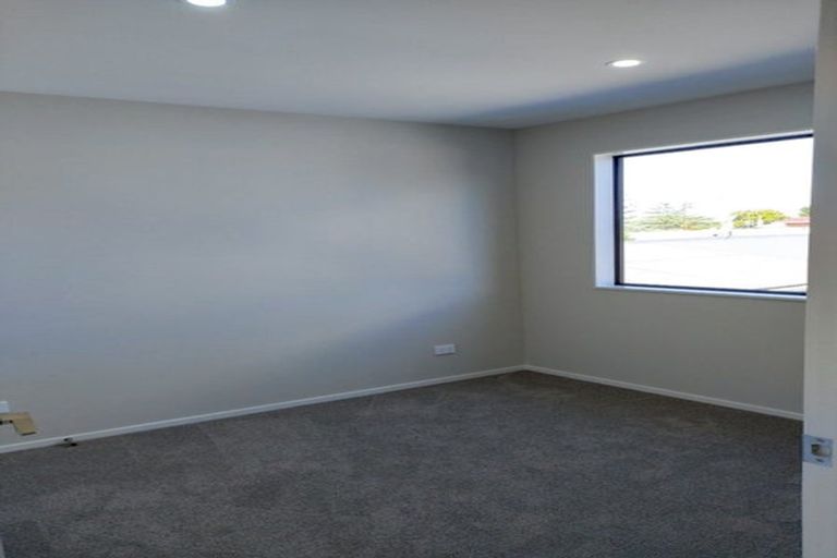 Photo of property in 1/30 West Coast Road, Glen Eden, Auckland, 0602