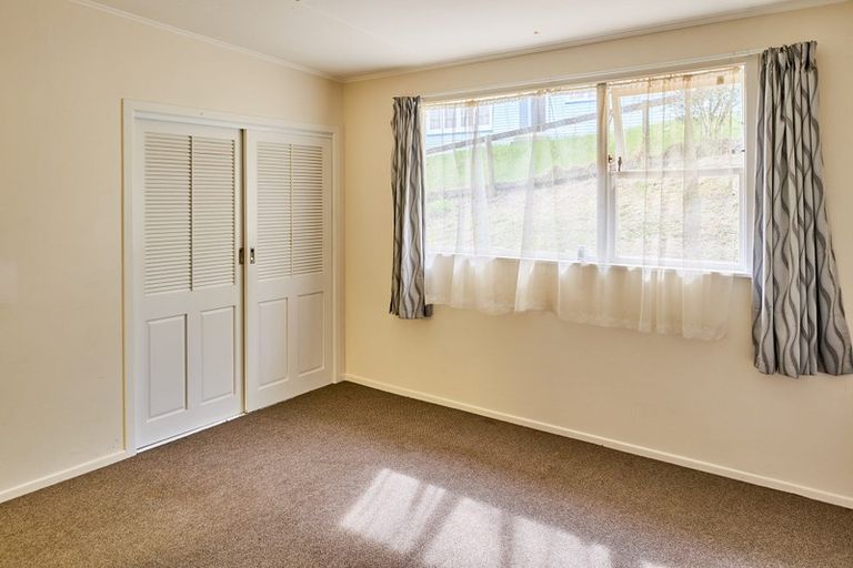 Photo of property in 4 Thomson Grove, Stokes Valley, Lower Hutt, 5019