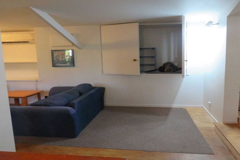 Photo of property in 2 Windy Ridge Road, Glenfield, Auckland, 0629