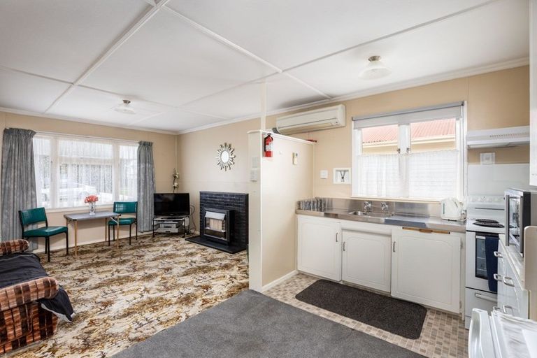 Photo of property in 84 Broadway, Waitara, 4320