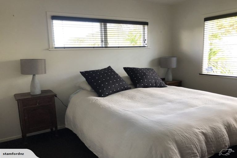 Photo of property in 46 Taupo Street, Green Bay, Auckland, 0604
