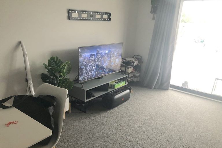 Photo of property in 44 Middlepark Road, Sockburn, Christchurch, 8042