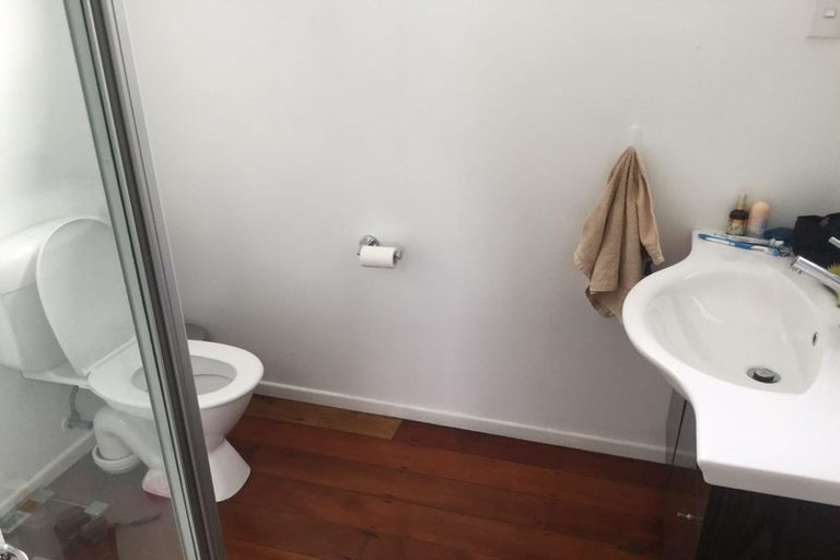 Photo of property in 60 Lathrope Road, Kumeu, 0892