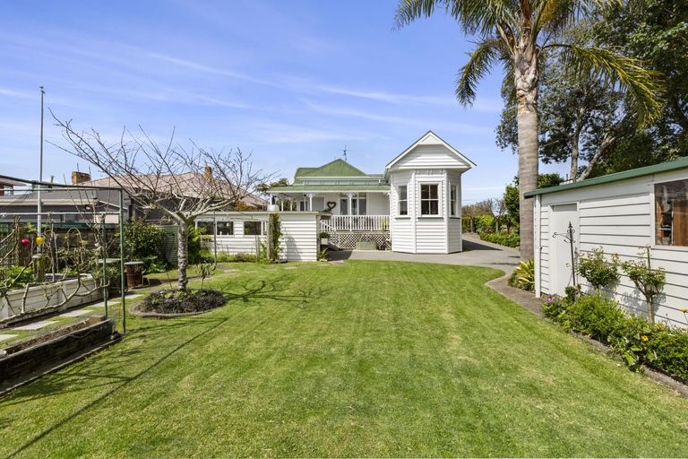 Photo of property in 46 Forest Lake Road, Forest Lake, Hamilton, 3200