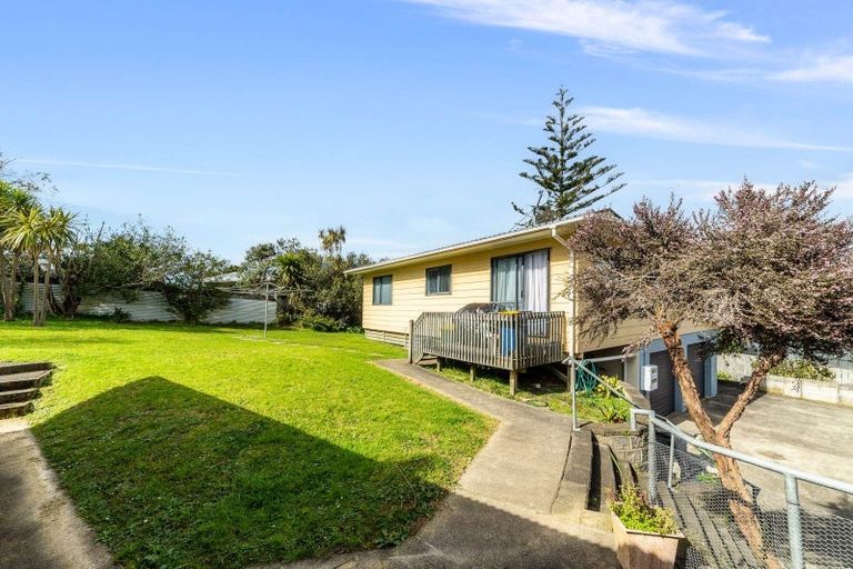 Photo of property in 16 Crompton Road, Massey, Auckland, 0614