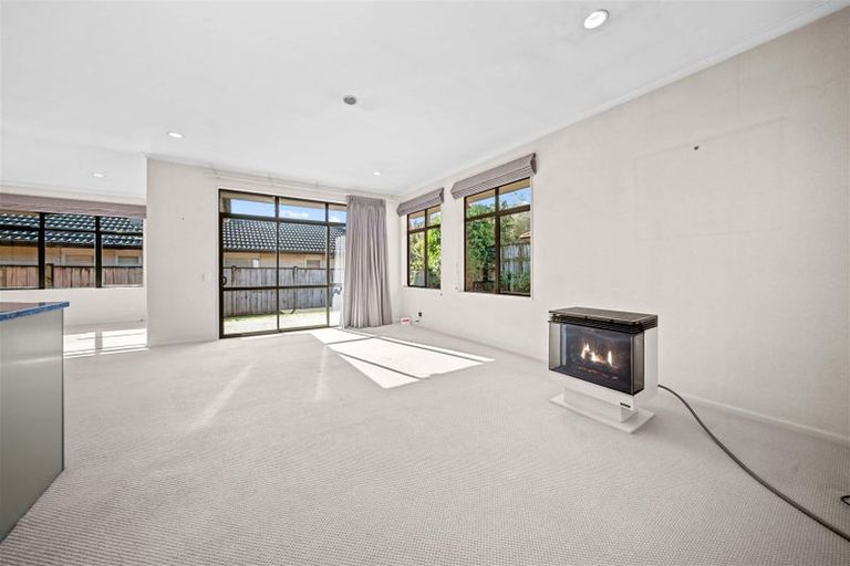 Photo of property in 8 Pennygale Close, Flat Bush, Auckland, 2016