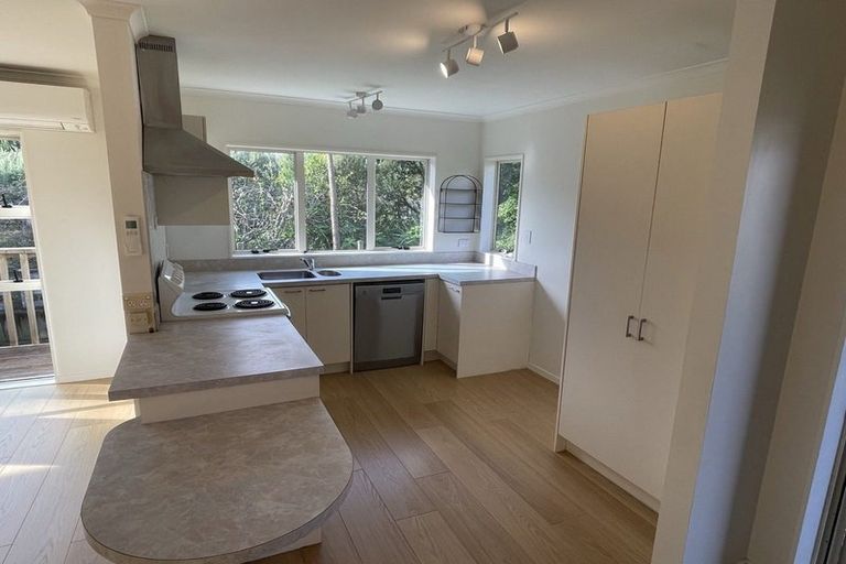 Photo of property in 8a Langton Road, Stanmore Bay, Whangaparaoa, 0932