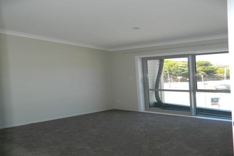 Photo of property in 1/19 Collins Avenue, Tawa, Wellington, 5028