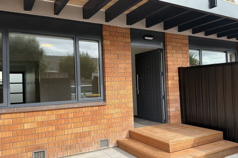 Photo of property in 2/7 Division Street, Riccarton, Christchurch, 8041