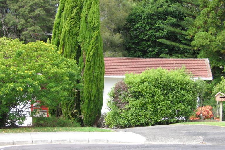 Photo of property in 10 Vinceroy Place, Green Bay, Auckland, 0604
