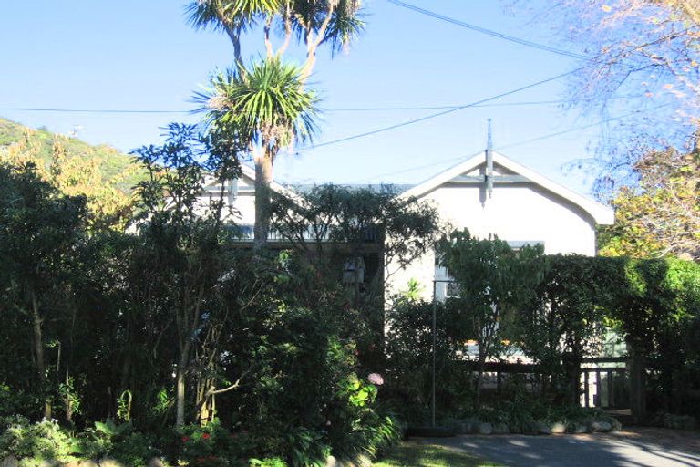 Photo of property in 11 Puriri Street, Eastbourne, Lower Hutt, 5013
