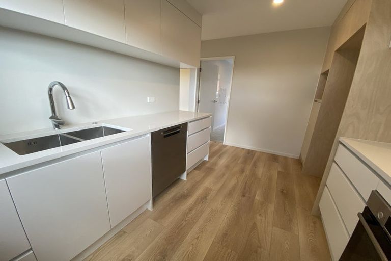 Photo of property in 3f Westall Road, New Lynn, Auckland, 0600