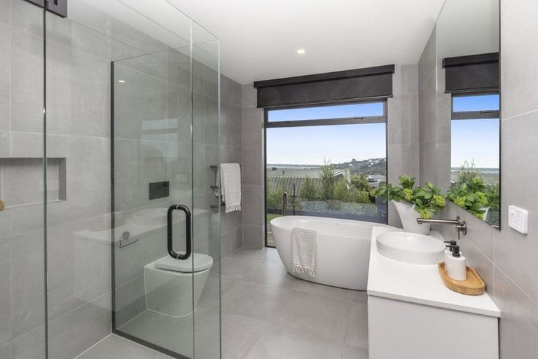 Photo of property in 3 Selleck Street, Mount Pleasant, Christchurch, 8081