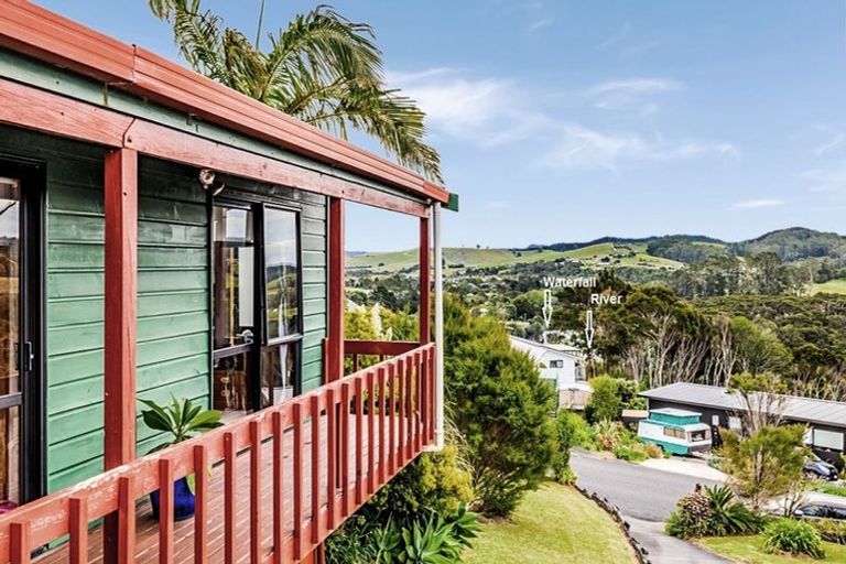 Photo of property in 11 Falls View Road, Haruru, 0204