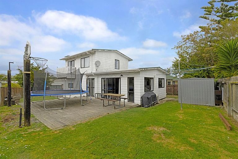 Photo of property in 19 Riserra Drive, Ranui, Auckland, 0612