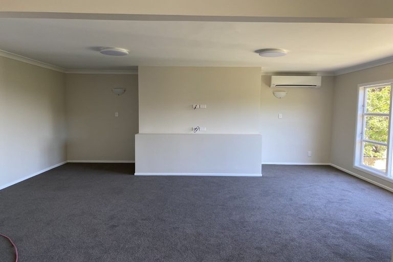 Photo of property in 15 Pekanga Road, Normandale, Lower Hutt, 5010