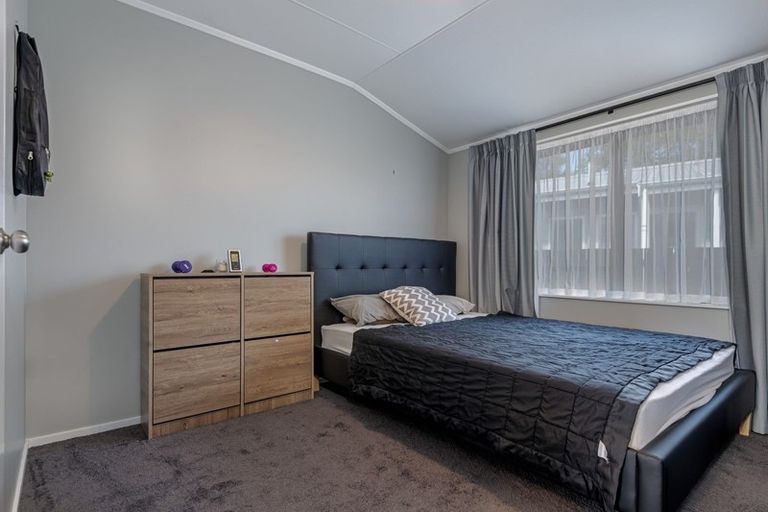 Photo of property in 37 Suzanne Grove, Kelvin Grove, Palmerston North, 4414