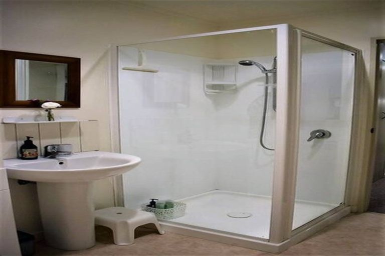 Photo of property in 6 Glendavar Street, Berhampore, Wellington, 6023