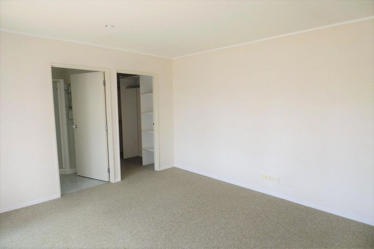 Photo of property in 72 Kingdale Road, Henderson, Auckland, 0610