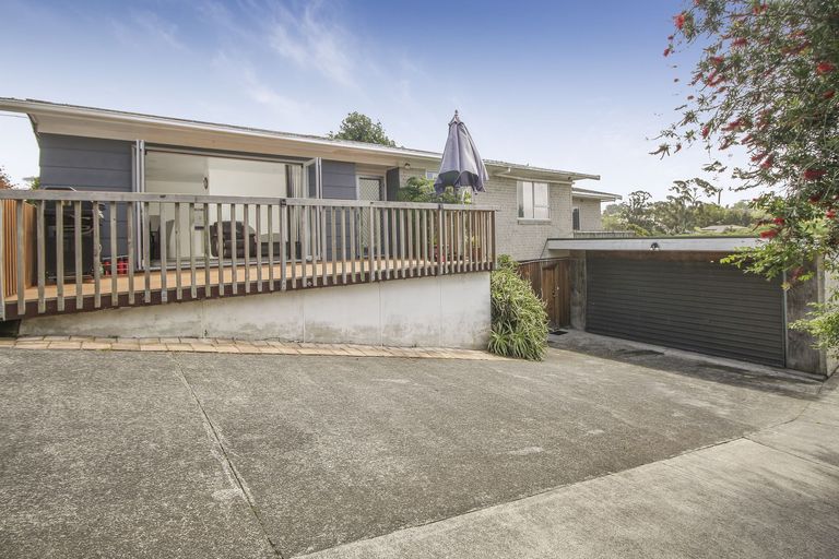 Photo of property in 34 Arlette Place, Massey, Auckland, 0614