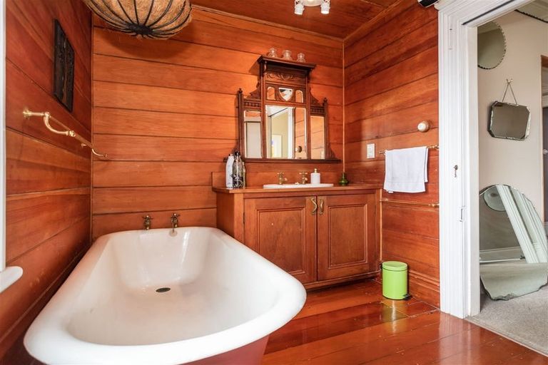 Photo of property in 300 Queen Sh25 Street, Thames, 3500