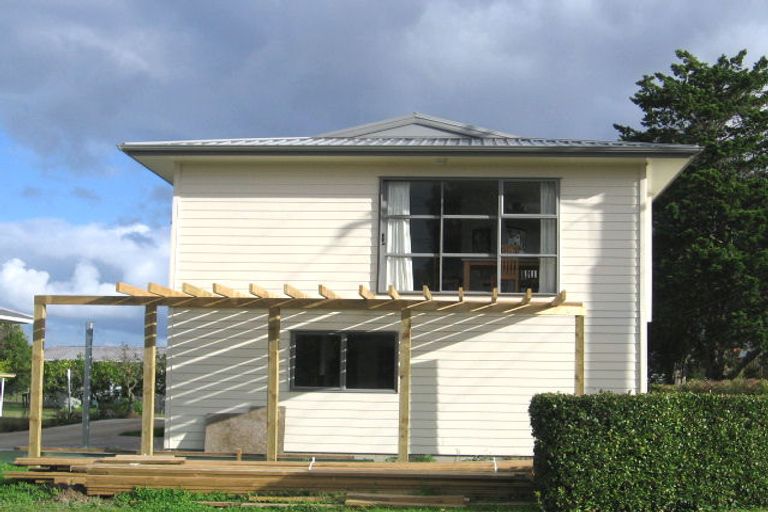 Photo of property in 9 Woodford Avenue, Henderson, Auckland, 0610