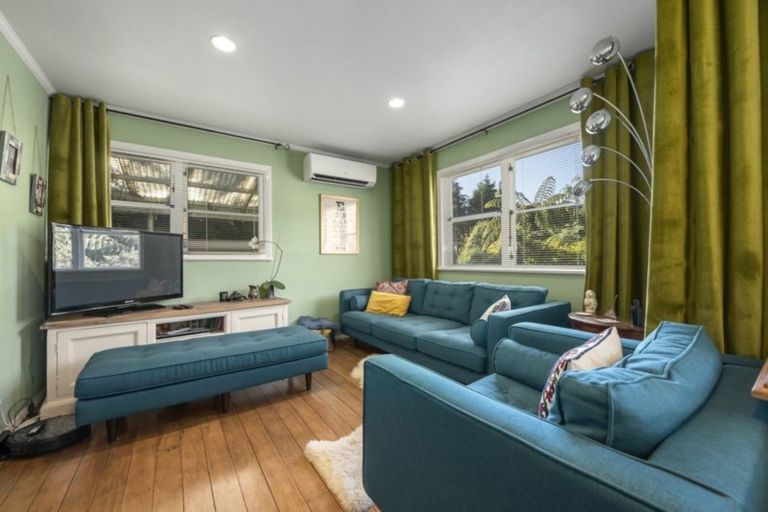 Photo of property in 82 Wyndham Road, Pinehaven, Upper Hutt, 5019