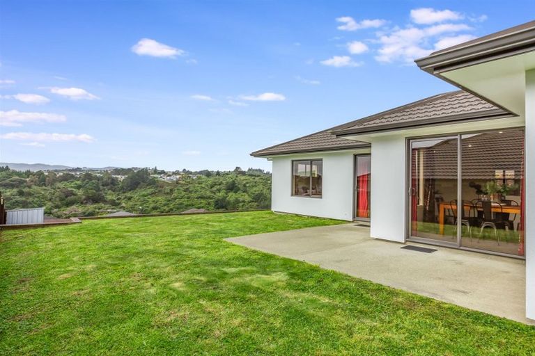 Photo of property in 17 Tongariro Drive, Aotea, Porirua, 5024