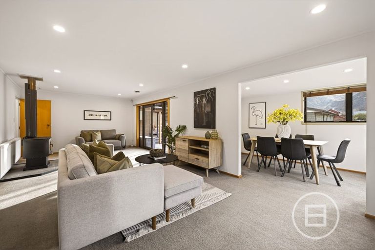 Photo of property in 20 Daveys Place, Arrowtown, 9302