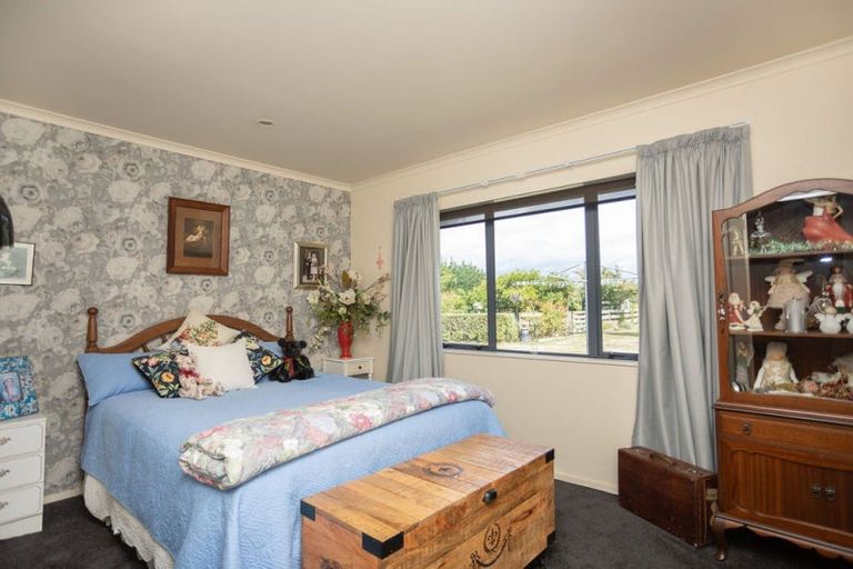 Photo of property in 28 Cowper Side Road, Dannevirke, 4976