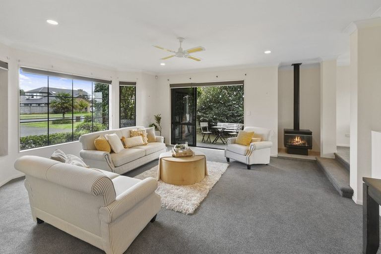 Photo of property in 16 Crannich Place, Wattle Downs, Auckland, 2103