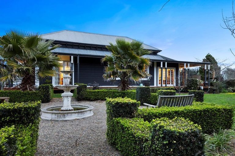 Photo of property in 104 Pitt Road, Hillsborough, New Plymouth, 4372