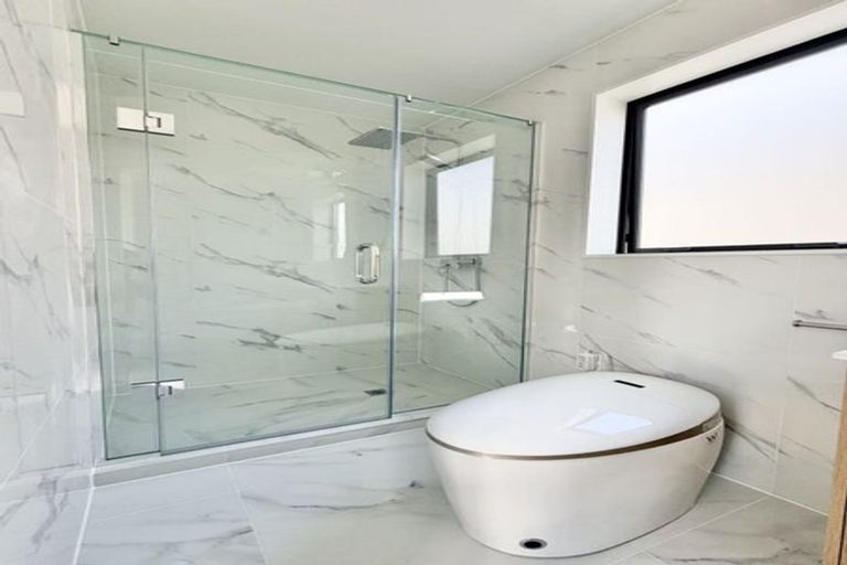 Photo of property in 7/6 Woodhouse Place, West Harbour, Auckland, 0618