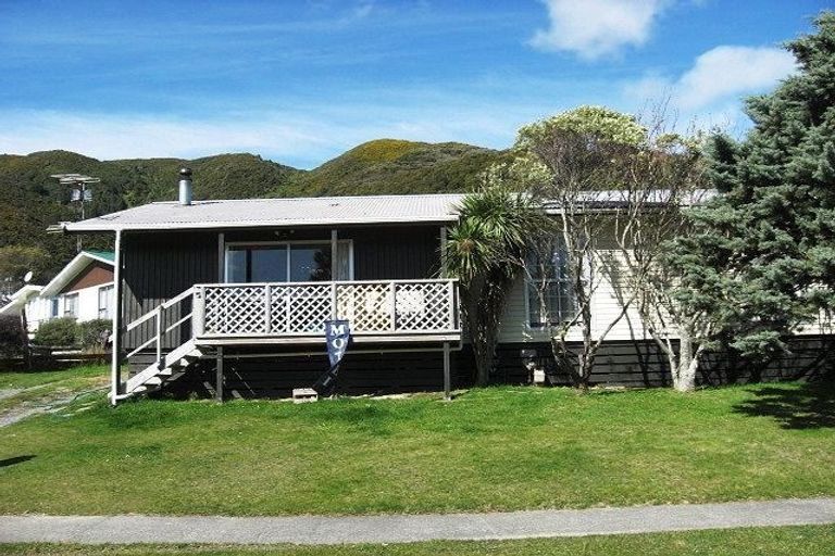Photo of property in 1 Bunratty Grove, Wainuiomata, Lower Hutt, 5014