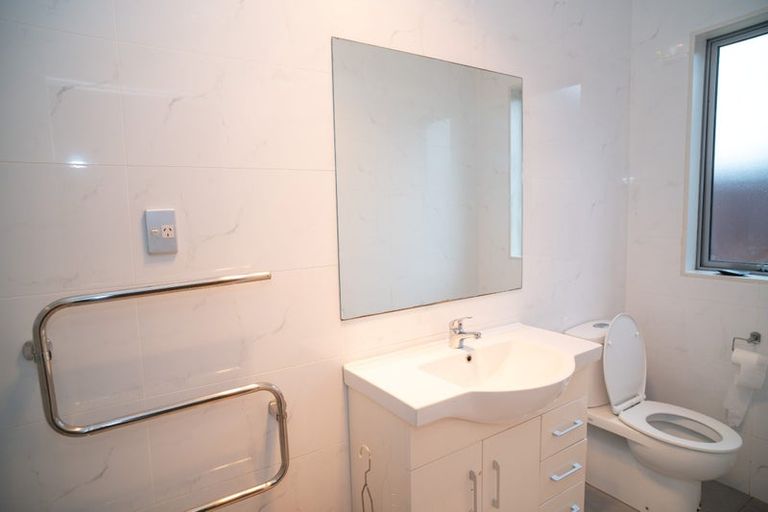 Photo of property in 17 Clendon Place, Manurewa, Auckland, 2102