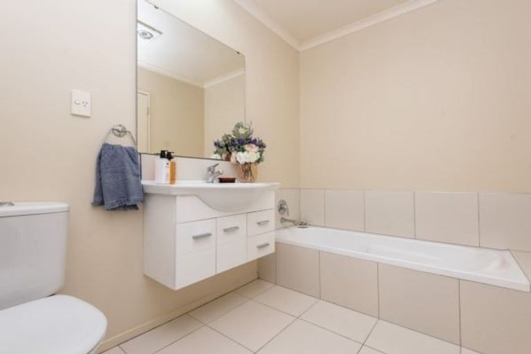Photo of property in 50 Figaro Crescent, Takanini, 2112
