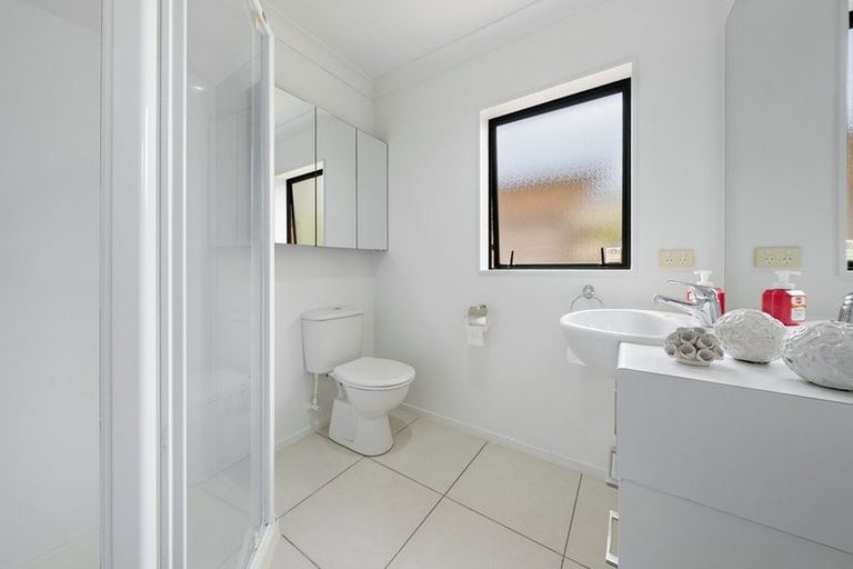 Photo of property in 20 Mackwell Road, Fairview Heights, Auckland, 0632