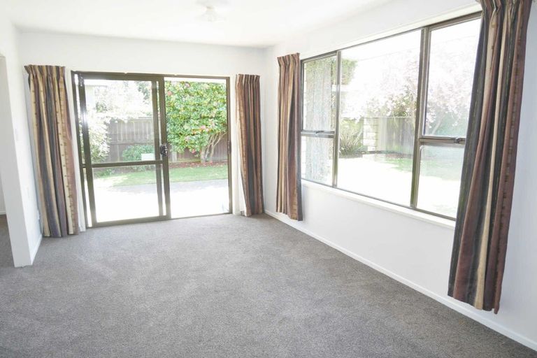 Photo of property in 2/181 Wairakei Road, Bryndwr, Christchurch, 8053